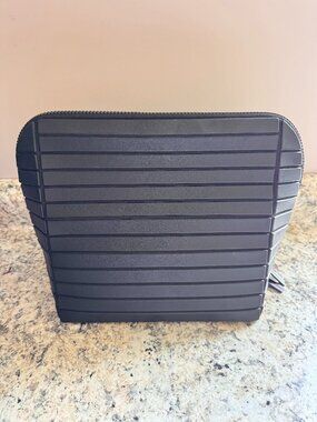 Parallelle Large Makeup Bag
